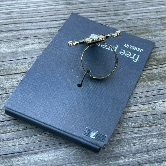 Free Press Ring Fashion Women Ring Gold Tone ring vintage crystal Size 7 - Picture 5 of 9